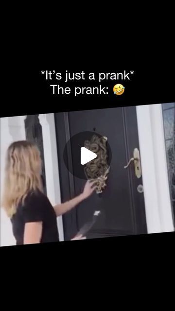 Funny Pranks 🤣 on Instagram Halloween Scares Pranks, Halloween Pranks For Adults, Funny Pranks To Pull On People, Funny Halloween Pranks, Best Pranks Ever Hilarious, Funny Scary Videos, Pranks To Pull On People, Funny Pranks Videos, Prank Videos Funny