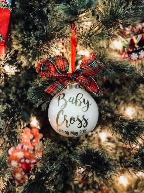 Baby Announcement Ornament Diy, Due In June Baby Announcement, Christmas Time Baby Announcements, Pregnancy Announcement Christmas Present, Ornament Pregnancy Announcement, Christmas Present Baby Announcement, Xmas Baby Announcement, Christmas Time Pregnancy Announcement, Christmas Ornament Pregnancy Reveal