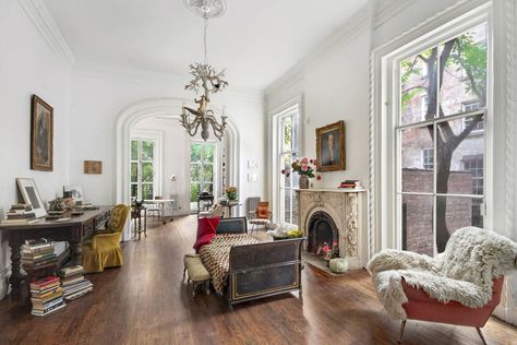 Brownstone Interiors, West Village Townhouse, Nyc Real Estate, New York City Apartment, New York Homes, Traditional Living Room, Dream Apartment, West Village, City Apartment