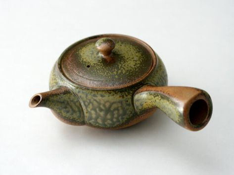 Earthenware Kyusu (Teapot: 360ml) - JAPANESE GREEN TEA | HIBIKI-AN Cold Porcelain Jewelry, Pottery Tea Pots, Kyusu Teapot, Ceramic Cutlery, Japanese Teapot, Handmade Teapot, Pottery Teapots, Ceramic Teapot, Teapots And Cups