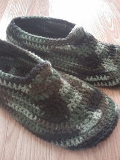 Crochet Mens, Diy Crochet Slippers, Crochet Slipper Boots, Crocheted Slippers, Easy Crochet Slippers, Slipper Pattern, Crochet Slipper, Slippers Crochet, Crochet Slippers Free Pattern