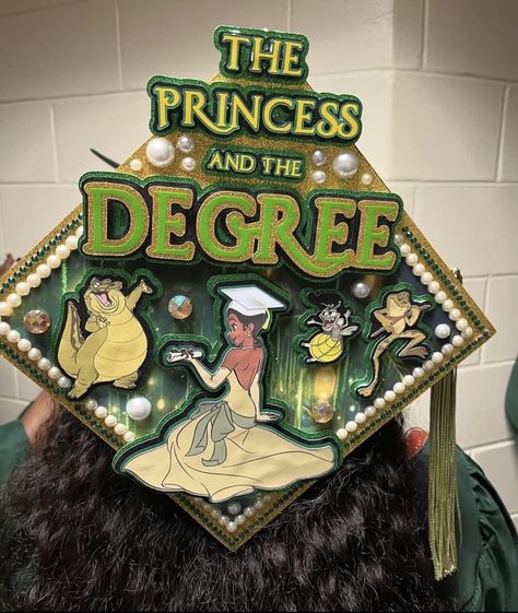 Senior Year Diy, Disney Graduation Cap, Funny Graduation Caps, Creative Graduation Caps, Graduation Party Desserts, Disney Graduation, College Grad Cap Ideas, Graduation Cap Decoration Diy, Custom Graduation Caps