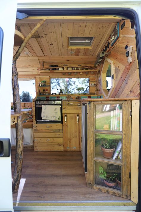 Van For 3 People, Van Life Layout With Bathroom, Van Kitchen Ideas, Van Home Ideas, Van Build Ideas, Van Inside, Converted Vans, Caravan Home, Vw Lt