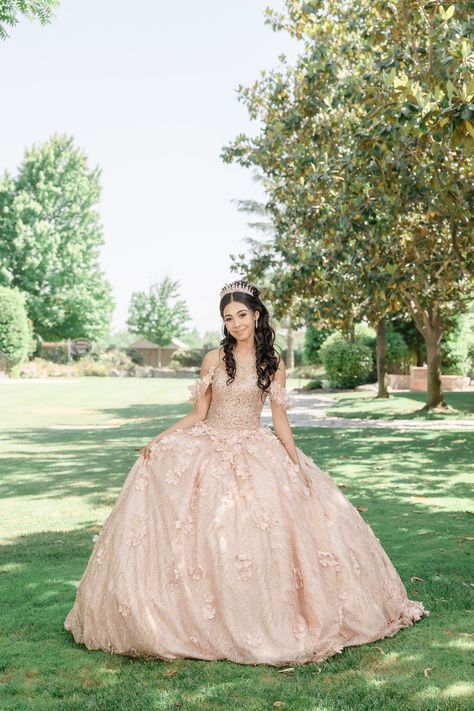 Beautiful quinceanera in her dress at photo session at Lodi park in California by wedding and portrait photographer based in Sacramento CA Quinceanera Photoshoot, Quinceanera Photography, Quince Dresses, Professional Photography, Outdoor Ceremony, Quinceanera, Portrait Photographers, Photo Sessions, Photographer