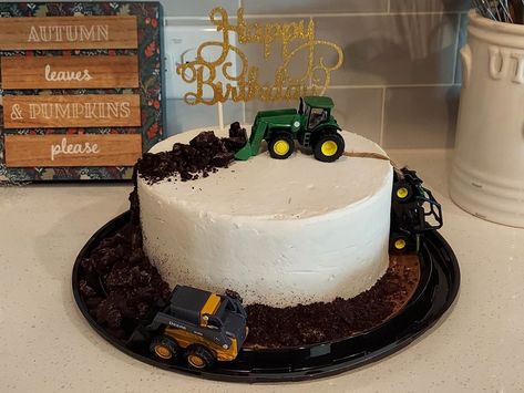 2 Year Boy Birthday Cake, Tractor Birthday Cake Ideas, Tractor Birthday Cake For Boys, 2 Tractor Cake, Tractor Smash Cake Boys, Simple Tractor Cake, Tractor Cakes, Farm Birthday Cake For Men, Tractor Smash Cake