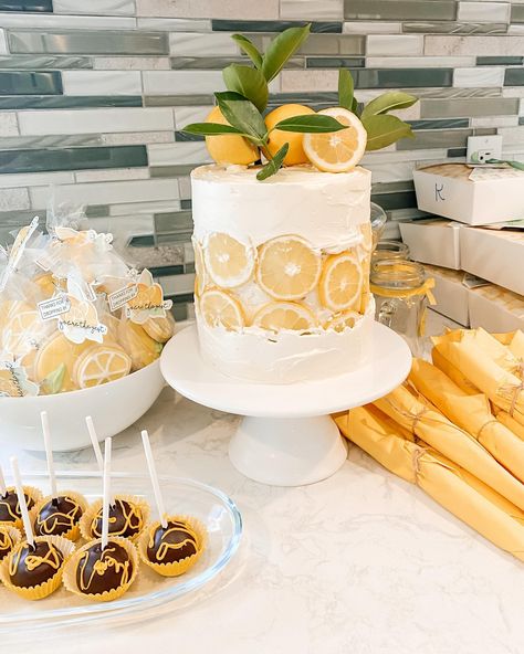 She Found her Main Squeeze! Check out this adorable shower theme for your next event! MalandJess.com #shefoundhermainsqueeze #lemoncake #lemonbridalshower #citrusbridalshower #mainsqueeze #bridalshower #bridalshowercake #bridalshowertheme #dessertbar #lemoncake #lemon She Found Her Main Squeeze Bridal Party, She Found Her Main Squeeze, Flower Ice Cubes, Found Her Main Squeeze, Lemon Themed Bridal Shower, Bridal Shower Inspo, Wedding Shower Themes, Flower Ice, Wildflower Baby Shower