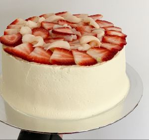 How To: Strawberry and Lychee Cake – Nibble Nation Lychee Cake, Lychee Jelly, Strawberry Cake Recipes, Jelly Cake, I'm Grateful, Homemade Cake Recipes, Cake Board, Cake Servings, Cake Tins