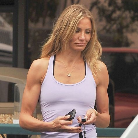 Those arms!! 😍 Cameron Diaz Workout, Celebrity Fitness, Celebrity Diets, Endurance Workout, Celebrity Workout, Cameron Diaz, Strength Training Workouts, Woman Portrait, Body Fitness