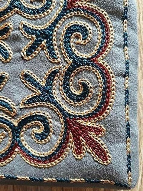 Kazakh Embroidery, Kashida Embroidery, Bags Embroidery, Embroidered Pouch, Stitch Delight, Bordados Tambour, Medieval Embroidery, Snowflake Embroidery, Tambour Embroidery