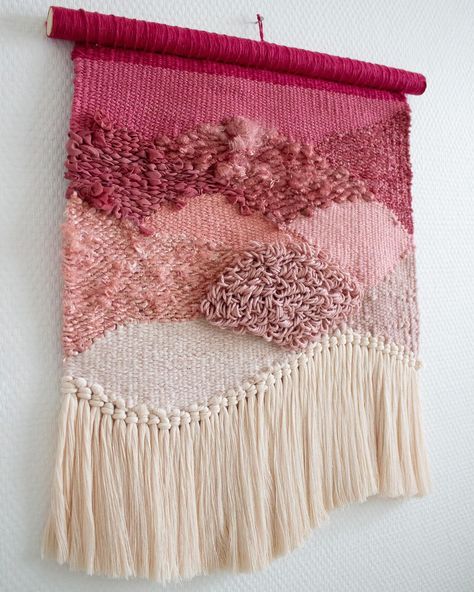 Nursery Tapestry, Modern Wall Art Living Room, Wall Hanging Bedroom, Weaving Loom Diy, Hanging Bedroom, Bedroom Wall Hangings, Sustainable Art, Woven Tapestry, Pink Gradient