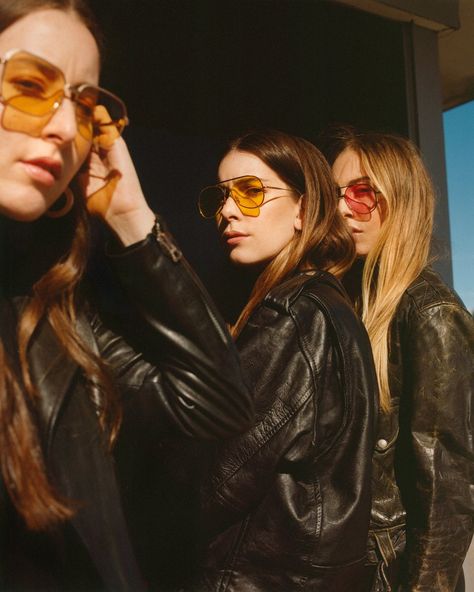 Haim Style, Danielle Haim, Mode Hippie, Three Women, Haim, Wallpaper For Iphone, Women In Music, I'm With The Band, Band Photos