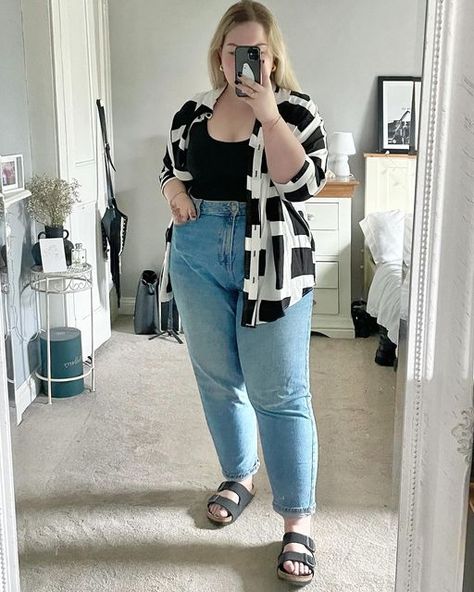 Oversized Jeans Outfit Plus Size, Comfy Cute Outfits Plus Size, Plus Size Mom Outfits Summer, Mom Jeans Big Size, Styling Mom Jeans Plus Size, How To Style Mom Jeans Plus Size, Plus Size Mom Jeans Outfit, Plus Size Oversized Shirt Outfit, Jean Shorts Midsize