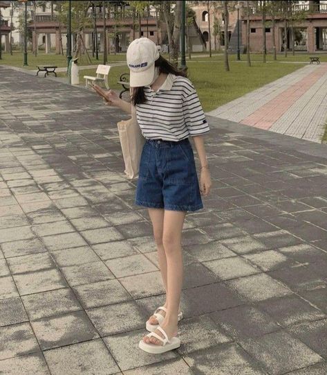 Cute Summer Outfits Korean Style, South Korean Fashion Summer, Korean Street Fashion Summer Casual Cute Outfits, Summer Ootd Korean, Summer Outfits Aesthetic Shorts, Cute Korean Summer Outfits, Japan Summer Fashion, Korea Summer Fashion, Korean Fashion Summer Street Styles