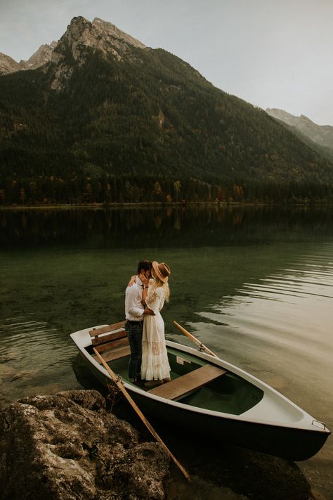 Boat Photoshoot, Lake Photoshoot, Austrian Alps, Image Couple, Romantic Photoshoot, Engagement Photo Ideas, Pre Wedding Poses, Boat Ride, Engagement Photo Poses