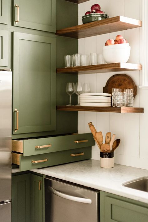 We Found an Unusual (and Ultra-Functional) Spot to Store Your Kitchen Utensils Corner Shelves Kitchen, Prefab Cabinets, Kitchen Open Shelves, Kitchen Cabinet Layout, Upper Kitchen Cabinets, Corner Kitchen Cabinet, Urban Apartment, Open Kitchen Shelves, Kitchen Corner