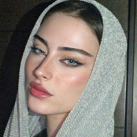 Makeup Arab, Arabic Make-up, Arabic Eye Makeup, Arabic Makeup, Makeup Looks Tutorial, Makati, Makeup Eyeliner, Reading List, Girls Makeup