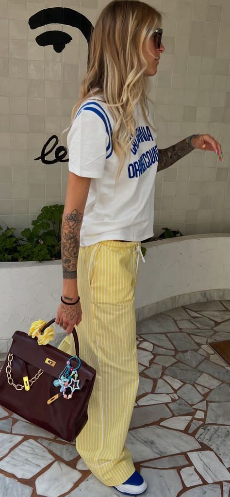 Yellow Pants Outfit Street Style, Summer 2024 Trends Outfit, Yellow Pants Outfit Aesthetic, Street Style 2024 Summer Trends, 2025 Summer Fashion, Summer 2025 Fashion Trends, Trends 2025 Fashion, Summer 2025 Trends, Street Style 2024 Summer