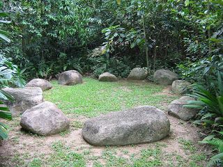 Create a Circular Peace Garden Rock Circle Garden, Stone Circle Garden, Garden Design Flowers, Circle Garden, Labyrinth Garden, Witchy Garden, Sacred Garden, Stone Circles, Stone Circle