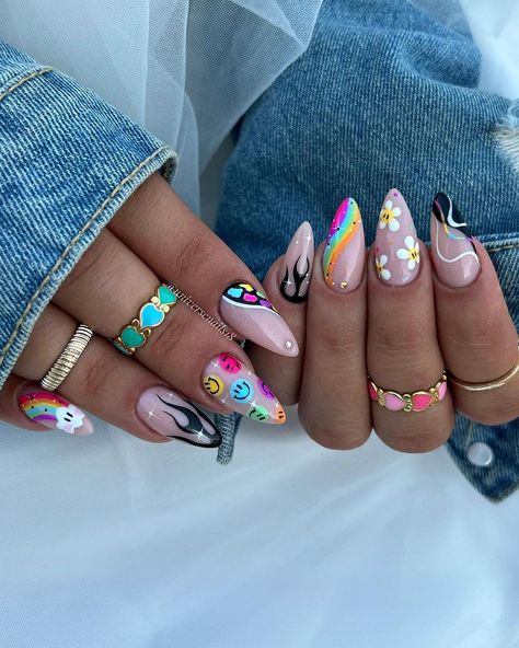 Nail Designs For Vacation, Rave Nails, Crazy Nail Designs, Beach Nail Designs, Beach Nail, Funky Nail Art, Summer Nail Designs, Hippie Nails, Nail Art Gel