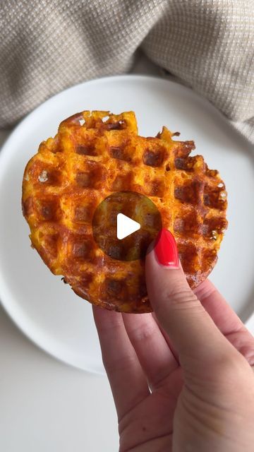 Ashley Stewart| Toddler Meal Ideas on Instagram: "Need a toddler lunch idea?? ⬇️  Here’s a quick lunch you can make for your toddler to get some veggies into them! These are so yummy and cheesy 🙌  ✨comment “recipe” and the link to the full recipe will be sent to your DMs!   You can also go straight to www.reallittlemeals.com and find the recipe there!" Easy Kid Lunches For School, Kids Lunch Box Ideas, Baby Lunch Box, Lunch Box Ideas For Kids, Toddler Lunch Ideas, Daycare Meals, Easy Lunches For Kids, Baby Lunch, Kids Lunch Box Meals