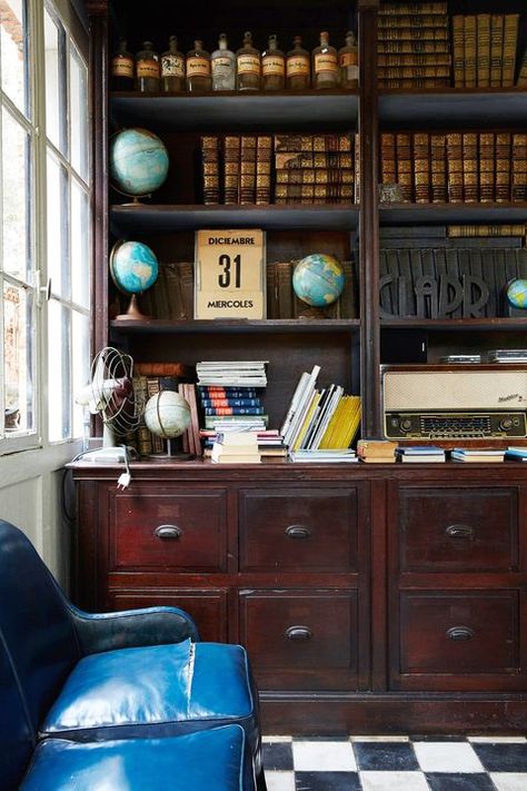 home library with vintage Library Room Design, Small Home Libraries, Small Home Library, Home Library Design Ideas, Home Office Library, Beautiful Library, Library Room, Library Wall, Home Library Design