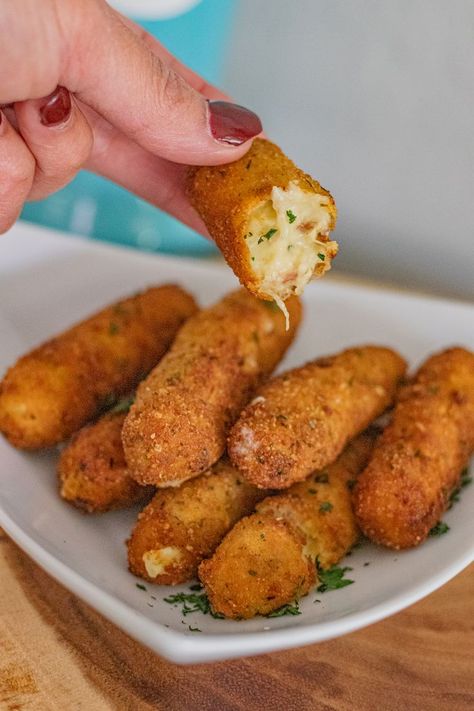 Classic Latin chicken croquettes that will impress your guests like no other appetizer will! Latin Cuisine Recipes, Dominican Appetizers, Chicken Appetizers For Party, Spanish Croquettes, Chicken Croquettes Recipe, Chicken Croquettes, Croquettes Recipe, Mexican Appetizers, Cuban Cuisine