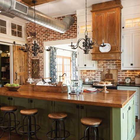 Brick Backsplash Kitchen, Rustic Kitchen Lighting, Colonial Kitchen, Southern Cottage, Country Kitchens, Brick Kitchen, Brick Backsplash, Farmhouse Kitchen Cabinets, Rustic Farmhouse Kitchen