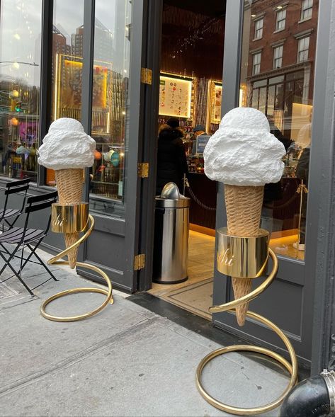 Fancy Ice Cream, Ice Cream Business, Ice Cream Stand, Gelato Shop, Decoration Restaurant, Ice Cream Cart, Kiosk Design, Stall Designs, Soft Serve Ice Cream