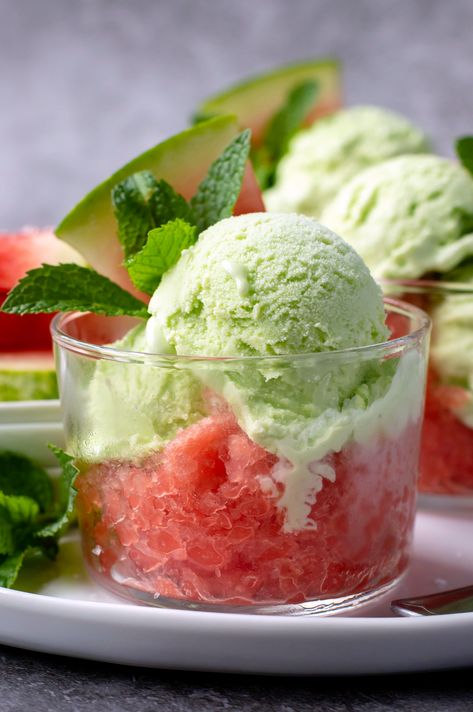 Weekly Dessert Ideas, Summer Ice Cream Flavors, Summer Vegan Dessert, Fresh Summer Desserts, Cool Summer Desserts, Summer Recipes Dessert, Fresh Mint Ice Cream, Cool Desserts, Watermelon Granita