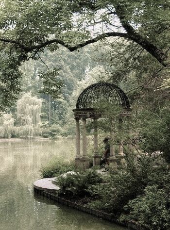 Abandoned Mansion, Castle Aesthetic, Longwood Gardens, Fantasy Places, Foto Art, Fantasy Aesthetic, Forest Fairy, Nature Aesthetic, Pretty Places