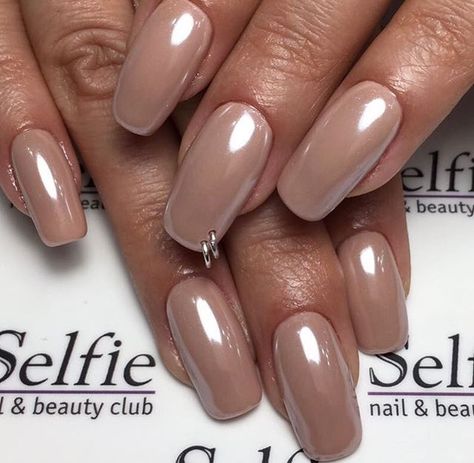 Beige Pearl Nails, Pearl Beige Nails, Chrome Tan Nails, Uñas Beige Elegantes, Beige Chrome Nails, Tan Chrome Nails, Nude Chrome Nails, Latte Nails, Ongles Beiges