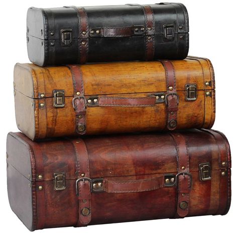 Three Colored Vintage Style Luggage Suitcase (3 640 UAH) ❤ liked on Polyvore featuring bags, luggage, fillers, backgrounds, decor and brown Decorative Trunks, Stile Harry Potter, Old Chest, Old Suitcases, Vintage Suitcases, Vintage Trunks, Storage Trunks, Trunks And Chests, Small Item Storage