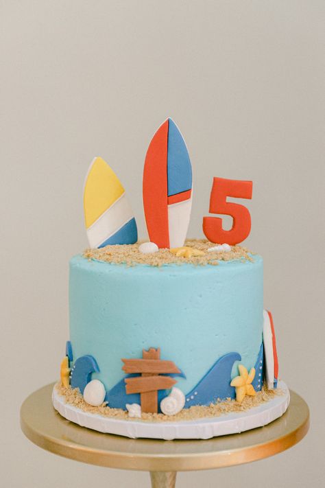 Surfer Birthday Party, Surf Party Ideas, Surfing Birthday Party, Cheap Birthday Party Ideas, Surfer Birthday, Beach Birthday Cake, Surf Cake, Cheap Birthday Party, Pool Party Cakes