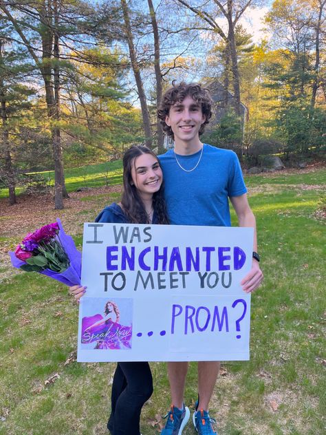 Taylor Swift Promposal, Cute Hoco Proposals, Promposal Ideas, Aesthetic Relationship, Prom Posters, Homecoming Signs, Cute Homecoming Proposals, Cute Prom Proposals, Asking To Prom