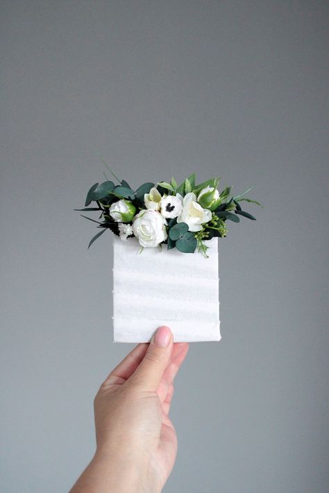 Pocket Boutonnieregroomgroomsmenwoodland Weddingflower - Etsy Canada Woodland Wedding Flowers, Greenery Boutonniere, Boutonniere White, Pocket Boutonniere, White Peonies Bouquet, White Boutonniere, Rustic Boutonniere, Groomsmen Boutonniere, Bridal Bouquet Flowers