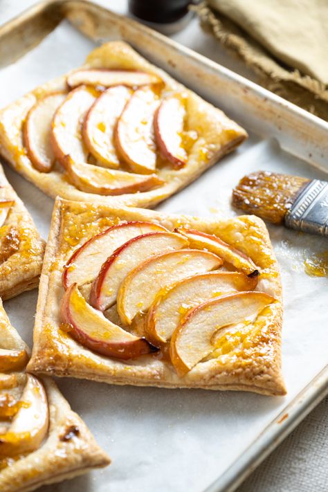 Treat yourself to the simple elegance of our Apple Frangipane Tart! With buttery puff pastry, a creamy almond filling, and perfectly tender apples, this French Apple Tart Frangipane is an irresistible dessert that’s easy to make. Whether you’re baking for a special occasion or just because this Apple and Frangipane Tart is sure to impress. Pear Tartlets, Apple Frangipane Tart, Simple Apple Tart, Frangipane Tart Recipe, Apple Frangipane, Almond Filling, French Apple Tart, Dinner Catering, Frangipane Tart