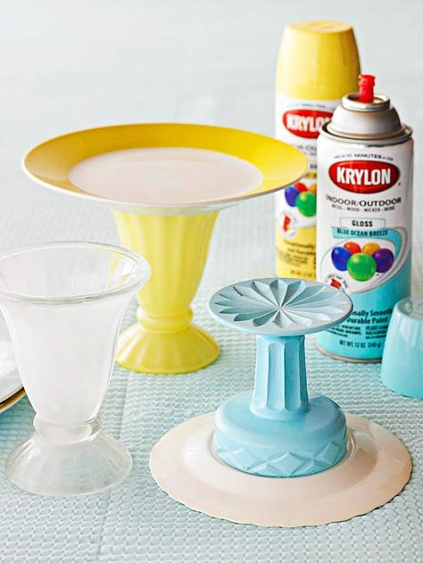 Update thrift store glassware with paint, and even glue pieces together Deco Cupcake, Diy Cake Stand, Summer Craft, Thrift Store Crafts, Diy Cake, Dollar Store Crafts, Kitchen Projects, Cake Plates, Dremel