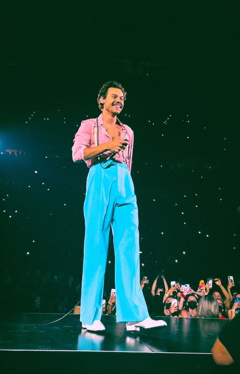 Harry Outfits, We'll Be Alright, One Direction Photos, Harry Styles Pictures, Harry Styles Photos, Harry Styles Love On Tour, Love On Tour, Harry Edward Styles, Edward Styles