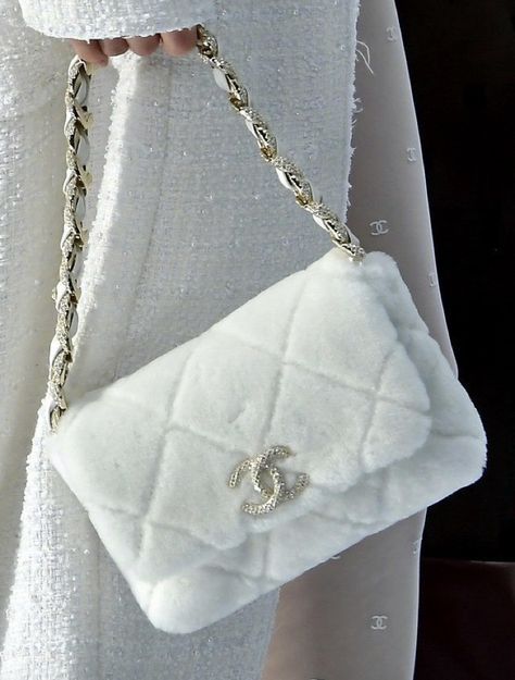 white fluffy designer louis vuitton chanel aesthetic baby pink soft girl winter christmas White Louis Vuitton Bag, Fluffy Purse, Chanel Aesthetic, Fluffy Bag, Luxury Bags Collection, Chanel 19, Aesthetic Bags, Girly Bags, Trendy Aesthetic