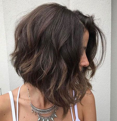 Angled Bob Hairstyles, Wavy Bob Haircuts, Thick Wavy Hair, Bob Hairstyles For Thick, Wavy Bob Hairstyles, Medium Bob Hairstyles, Short Hairstyles For Thick Hair, Short Wavy Hair, Long Bob Hairstyles