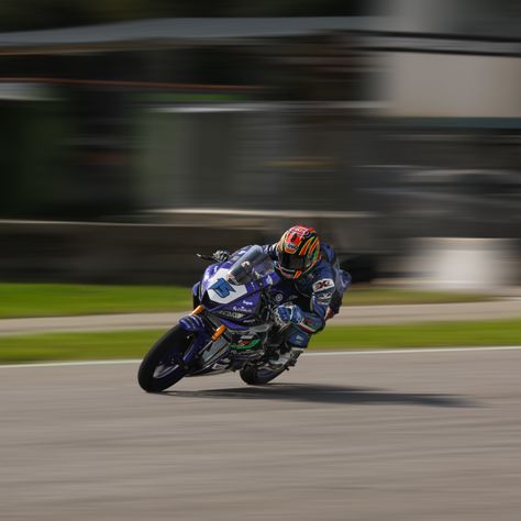 A Racer Riding His Motorcycle in the Race Track · Free Stock Photo Motorcycle Race Track, Motor Racer Aesthetic, Motor Racing Aesthetic, Motorcycle Track Day, Track Motorcycle, Motorbike Racing, Racing Bike, Race Bike, Race Motorcycles