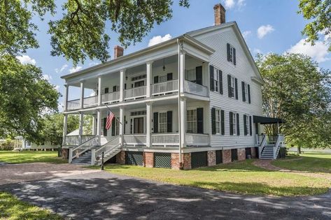 Franklin Louisiana, Louisiana Plantations, Queen Anne House, Antebellum South, Southern Plantations, Southern Traditional, Antebellum Homes, Bralette Outfit, Nice Fashion