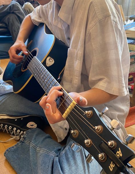 Guy Playing Acoustic Guitar, Male Violinist Aesthetic, Male Guitarist Aesthetic, Guitarist Aesthetic Boy, Music Boy Aesthetic, Guitar Aesthetic Boy, Guitar Boy Aesthetic, Guy Playing Piano, Male Musician Aesthetic