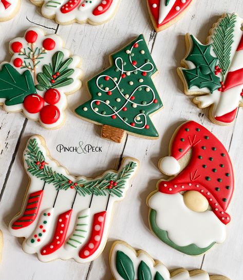 Christmas Cookies Trees Decorated, Pretty Christmas Sugar Cookies, Gingerbread Cookies Design Ideas, Mistletoe Cookies Decorated, Christmas Cookie Themes, Cute Christmas Sugar Cookie Ideas, Sugar Cookie Decorating Ideas Christmas Royal Icing, Personalized Christmas Cookies Decorated, Poinsettia Cookies Decorated