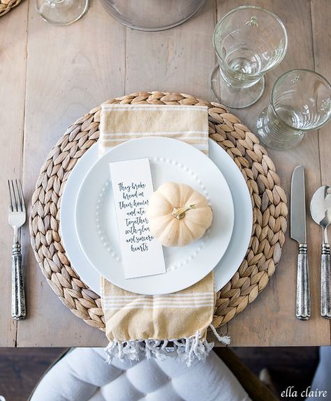 30+ Free Fall Printables to Decorate and Entertain - 30 Free Fall Printables to decorate and entertain for Fall and Thanksgiving. If you want a quick and easy way to add personalization and whimsy to your Fall table, I have some sweet little free printables for you today! I am also sharing 30+ free Fall printables for your home below that you will LOVE. These little cards were designed to place on top of each place setting at an Autumn table #entertaining-2 #fall-seasonal-holiday #decorate #prin Fall Place Cards, Ella Claire, Free Fall Printables, Place Settings Thanksgiving, Thanksgiving Entertaining, Chirstmas Decor, Thanksgiving 2020, Thanksgiving Dinner Table, Fall And Thanksgiving