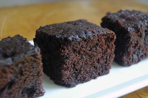 A moist, dense, cake-type brownie. Cake Brownies Recipe, Cakey Brownie Recipe, Brownie Recipe With Cocoa, Cake Like Brownies, Brownie Cake Recipe, Cocoa Powder Brownies, Cocoa Powder Recipes, Red Birthday Cakes, Cake Brownies