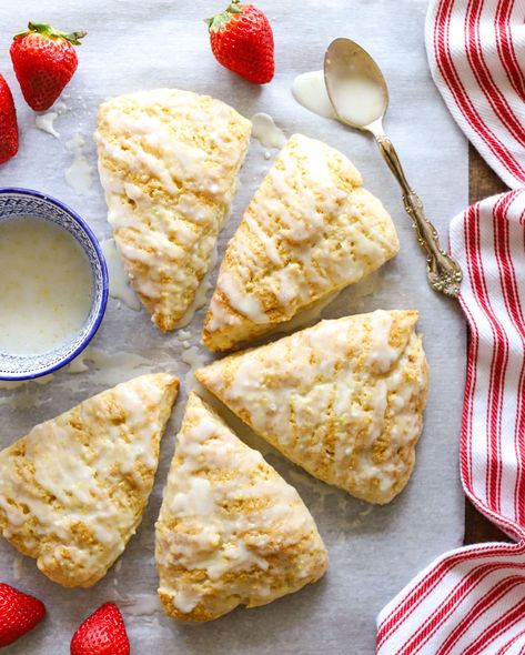 Simple Vanilla Scones - So Yummy and Easy to Make For Any Occasion! Vanilla Scones Recipe Easy, Simple Vanilla Icing, Vanilla Scones, Buffalo Chicken Tenders, Gluten Free Scones, Lemon Scones, Homemade Scones, Scones Easy, Scones Ingredients