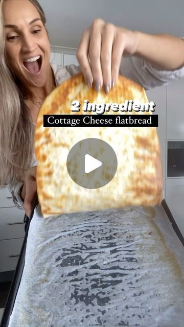 Emily | Simple Healthy Recipes on Instagram: "2 ingredient flatbread that actually taste good! 😋👏  Who knew cottage cheese could be this delicious? Whipping up the VIRAL cottage cheese flatbread for a quick, tasty and protein packed meal ⬇️⬇️⬇️  This one blew me away - you definitely need to try it! 🤯  Ingredients  1 cup cottage cheese 2 eggs Optional: Garlic powder & Italian seasoning  Directions  1. Mix everything together and born until smooth 2. Pour mixture onto a parchment lined pan and spread evenly,  3. Bake for 30-40 minutes at 350°F/180°C  #flatbread #highprotein #cottagecheese #glutenfree #keto #ketorecipes #ketobread #paleo #easyrecipe #viralrecipes #cottagecheeseflatbread #healthyrecipes #countdowntildinner" Recipes Using Whipped Cottage Cheese, Cottage Cheese Egg Flatbread, Baked Cottage Cheese Flatbread, Viral Cottage Cheese Flatbread, Cottage Cheese And Egg Flatbread, Low Calorie Cottage Cheese Recipes, Cottage Cheese Flatbread Recipe, Cottage Cheese Flatbread, Cheese Food Recipes