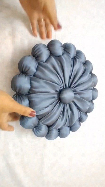 Sewing Pillows Ideas, Homemade Pillows, Smocking Tutorial, Simple Hand Embroidery Patterns, Pillows Decorative Diy, Sewing Easy Diy, Sewing Tutorials Clothes, Fashion Sewing Tutorials, Sewing Crafts Tutorials