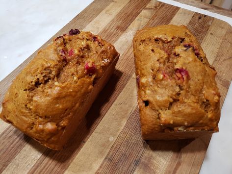 Cranberry Pumpkin Bread, Baking With Pumpkin, Bundy Cake, Cranberry Quick Bread, Pumpkin Cranberry Bread, Cranberry Pumpkin, Butternut Recipes, Mini Loaves, Beautiful Bread